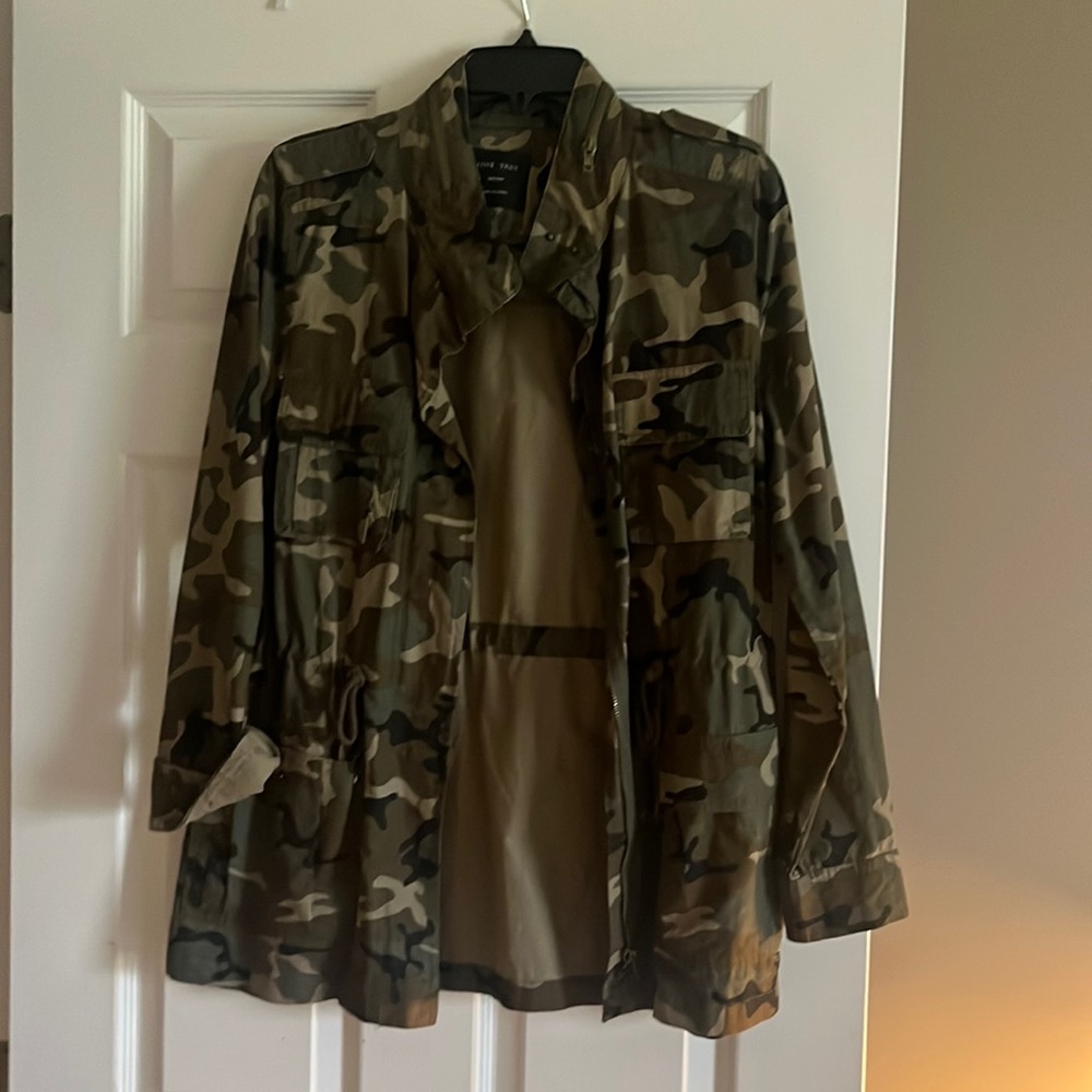 Love Tree camo jacket. Size medium!